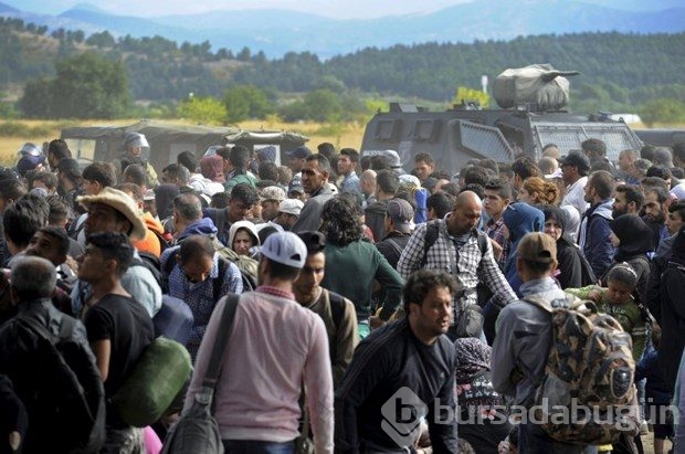 Dün olağanüstü hal ilan etti bugün biber gazıyla müdahale etti