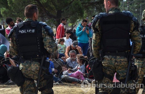 Dün olağanüstü hal ilan etti bugün biber gazıyla müdahale etti