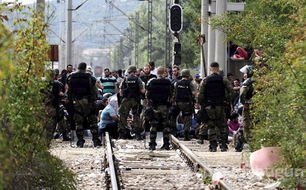 Dün olağanüstü hal ilan etti bugün biber gazıyla müdahale etti