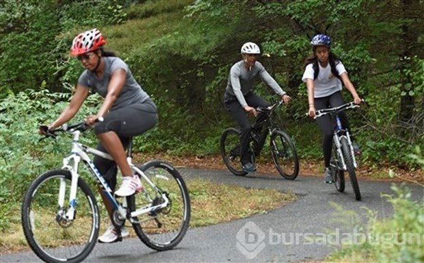 Obama ailesinin bisiklet keyfi