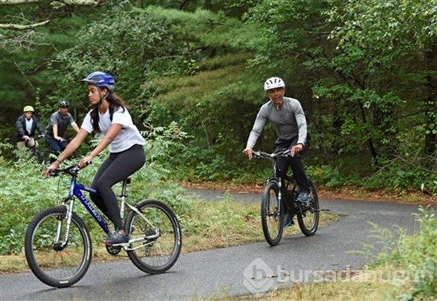 Obama ailesinin bisiklet keyfi