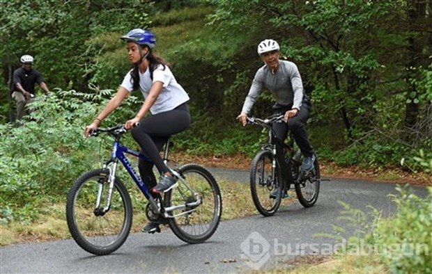 Obama ailesinin bisiklet keyfi