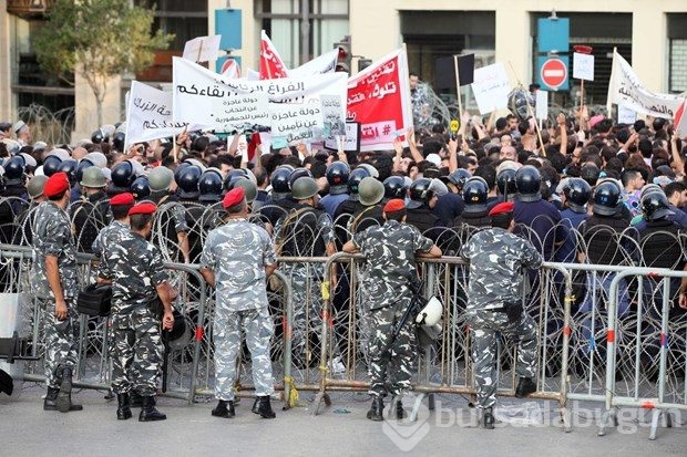 Lübnan'da "yolsuzluk" ve "çöp" krizi