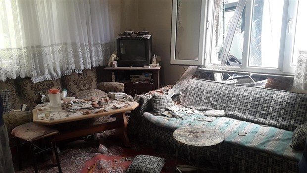 Otobüs gecekonduya girdi