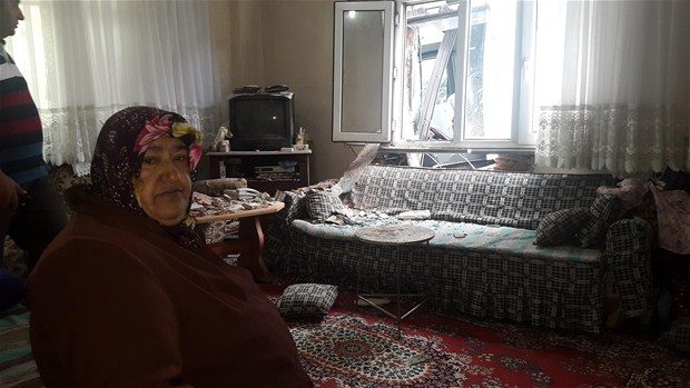 Otobüs gecekonduya girdi