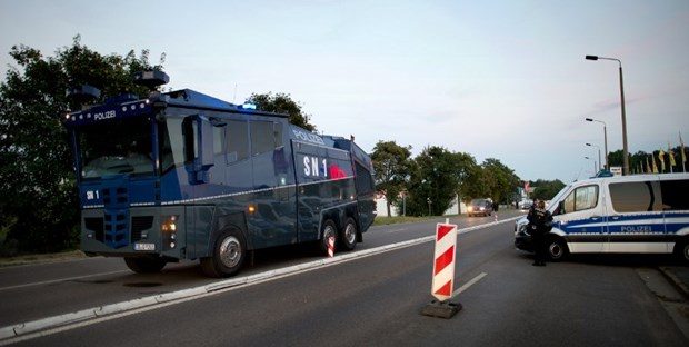 Almanya'da aşırı sağcılar yine mültecileri hedef aldı