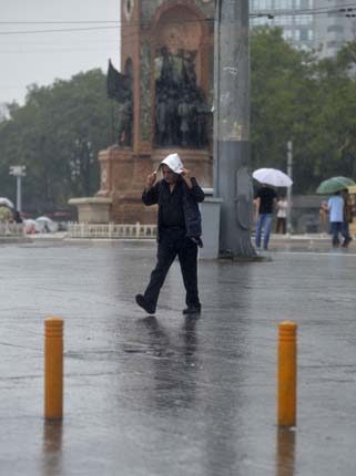 İstanbul yağmura böyle yakalandı