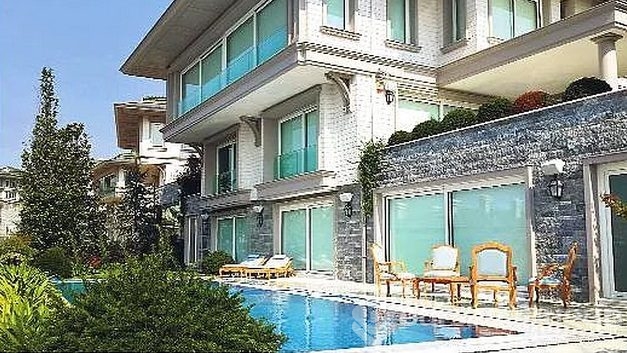 Ünlülerin dudak uçuklatan evleri
