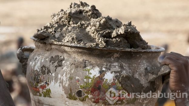Mali'deki Büyük Cami'ye çamur imecesi