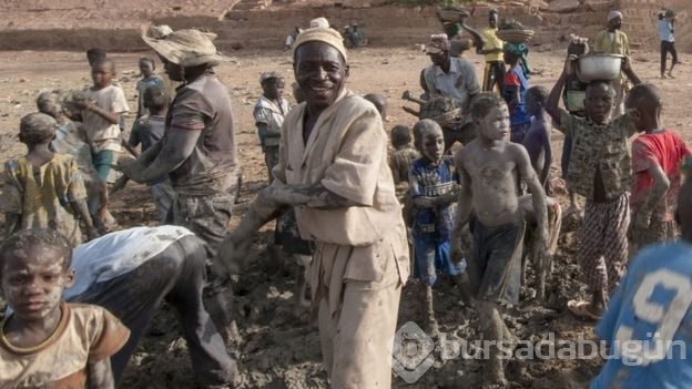 Mali'deki Büyük Cami'ye çamur imecesi