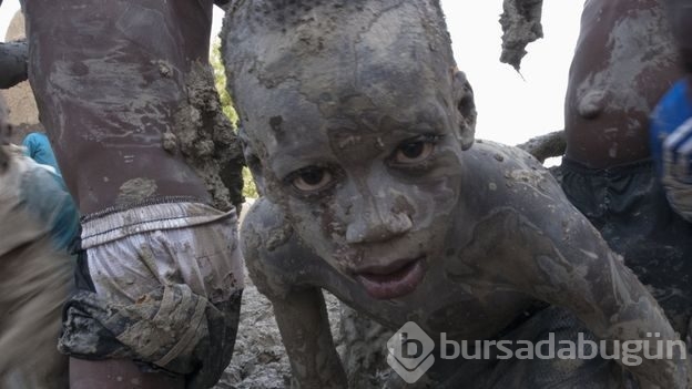 Mali'deki Büyük Cami'ye çamur imecesi