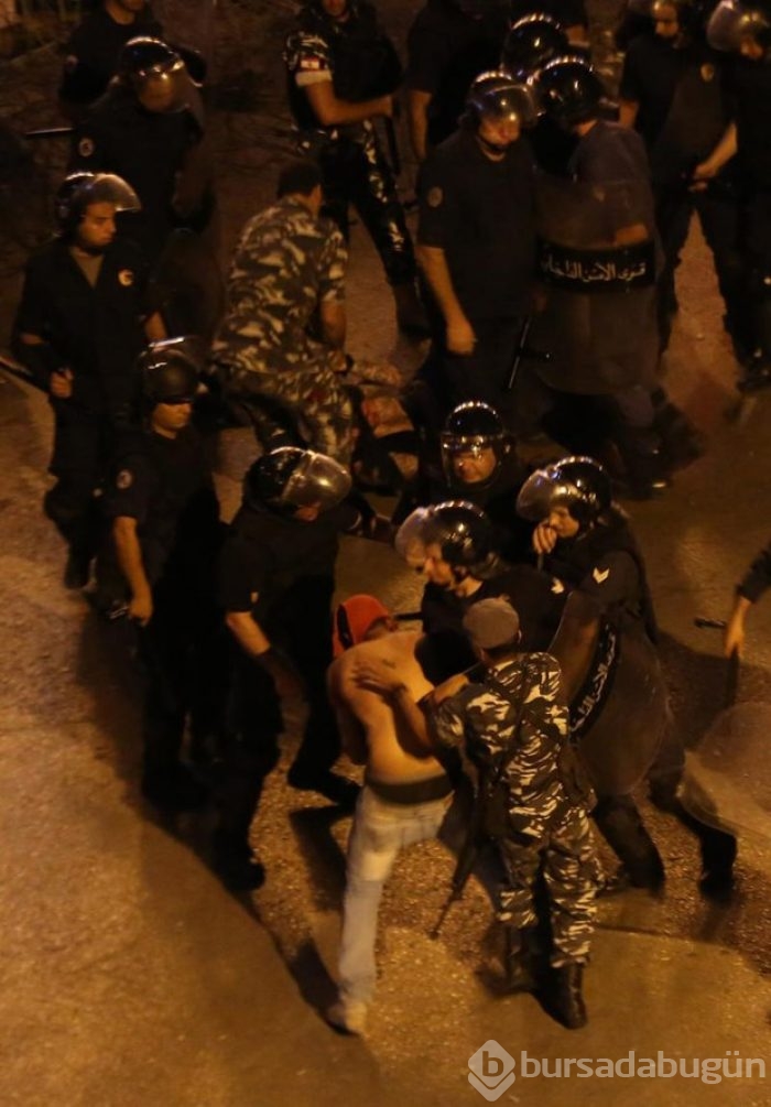Lübnan'daki yolsuzluk ve çöp krizi protestosu