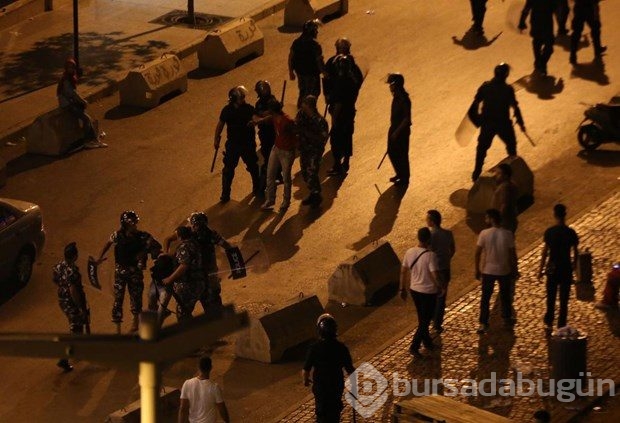 Lübnan'daki yolsuzluk ve çöp krizi protestosu