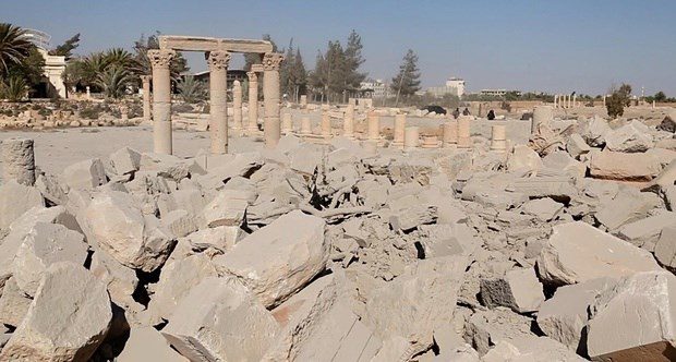 IŞİD, Palmira'daki tapınağın patlatılma fotoğraflarını yayınladı