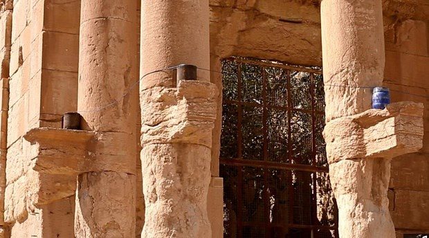 IŞİD, Palmira'daki tapınağın patlatılma fotoğraflarını yayınladı