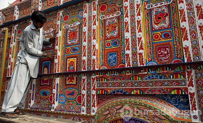 Pakistan'ın süslü kamyonları