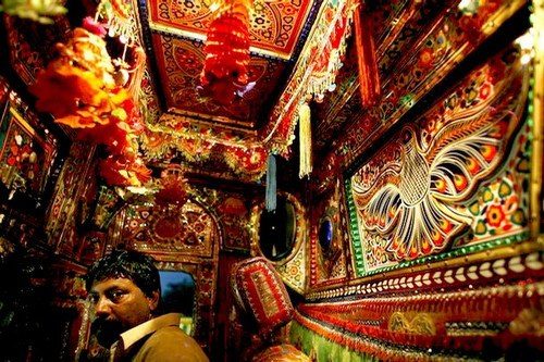 Pakistan'ın süslü kamyonları