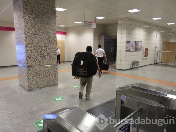Metro durağında şüpheli paket alarmı