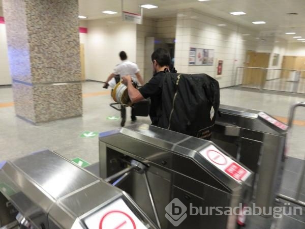 Metro durağında şüpheli paket alarmı