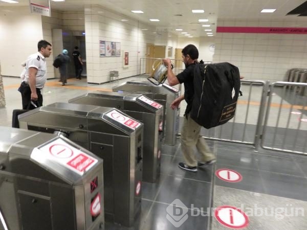 Metro durağında şüpheli paket alarmı