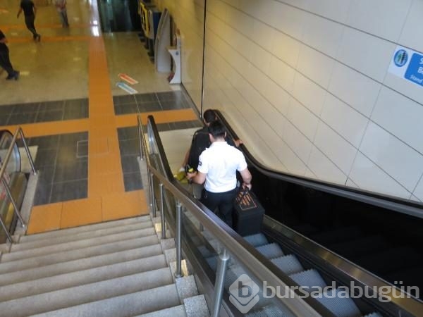 Metro durağında şüpheli paket alarmı