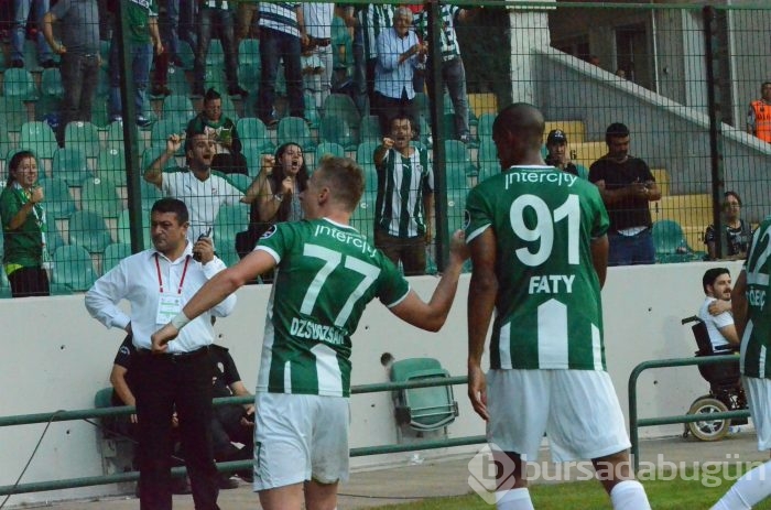 Timsah şeytanın bacağını kırdı!