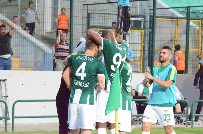 Timsah şeytanın bacağını kırdı!