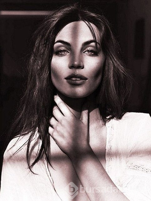 Angelina Jolie'ye benzerliği zengin etti!