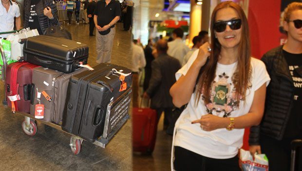 Demet Akalın, Milano'dan 5 valiz kıyafetle döndü