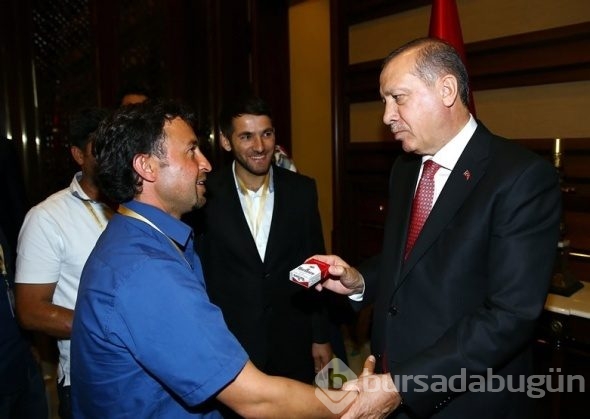 Erdoğan, 16 Türk işçiyi ve ailelerini ağırladı