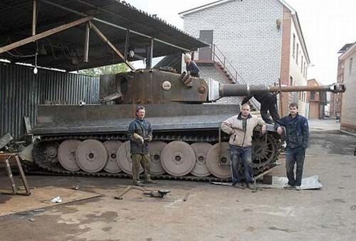 Ruslar Alman tankını bahçede yaptı
