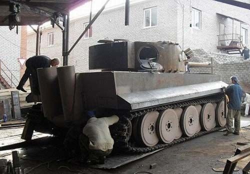 Ruslar Alman tankını bahçede yaptı