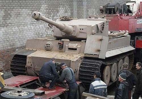 Ruslar Alman tankını bahçede yaptı