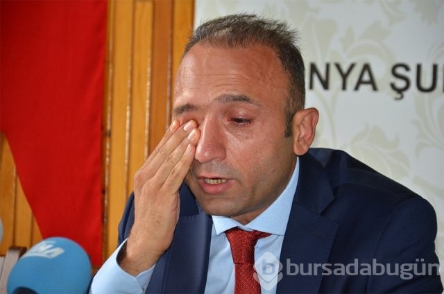 Hakemliği gözyaşlarıyla bıraktı