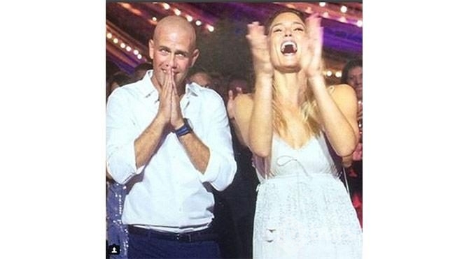 Bar Refaeli evlendi