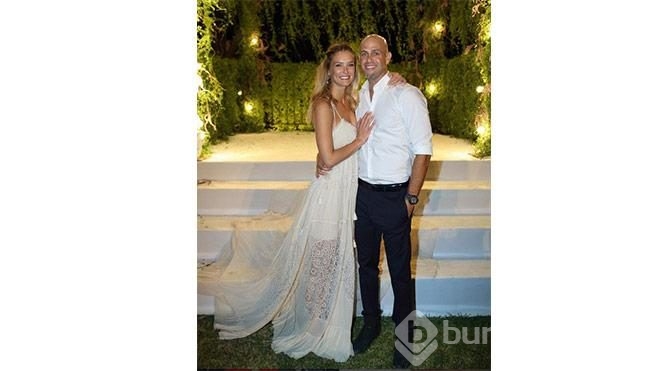 Bar Refaeli evlendi