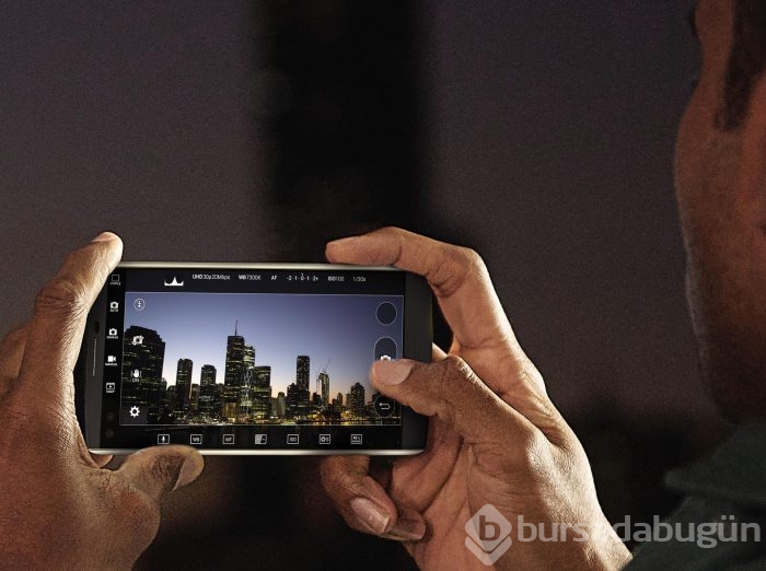 LG'den çift ön kameralı iki ekranlı telefon: V10