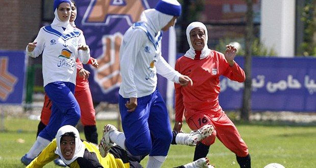 Kadın futbol takımının 8 oyuncusu erkek çıktı
