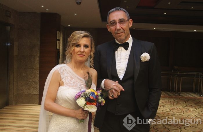 Emel Çelikkol'un renkli kına gecesi...