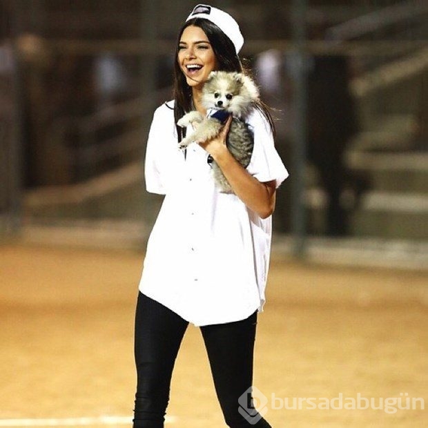 Kendall Jenner Sosyal medyanın diline düştü