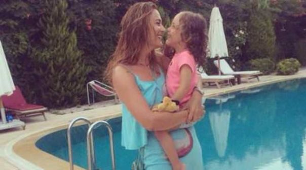 Ceyda Düvenci kızını anlattı