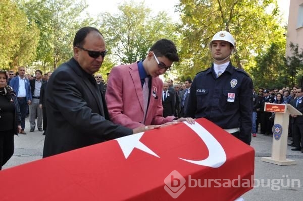 Bebeği alındıktan sonra ölen polis memuruna hüzünlü veda