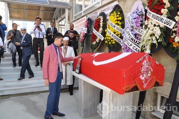 Bebeği alındıktan sonra ölen polis memuruna hüzünlü veda