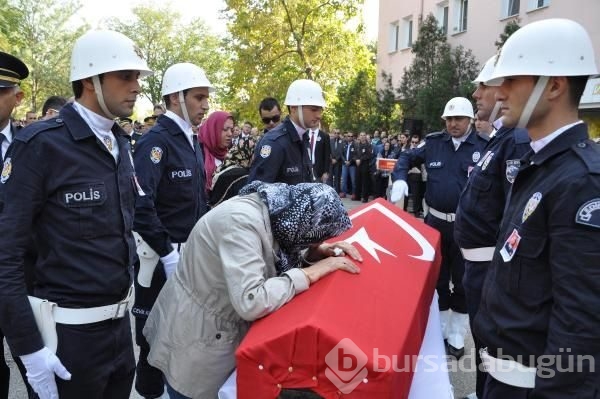 Bebeği alındıktan sonra ölen polis memuruna hüzünlü veda