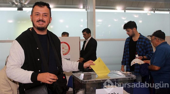 Gümrük kapılarında oy kullanma işlemi başladı