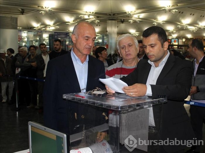Gümrük kapılarında oy kullanma işlemi başladı