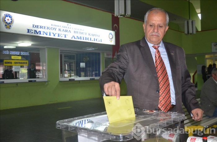 Gümrük kapılarında oy kullanma işlemi başladı