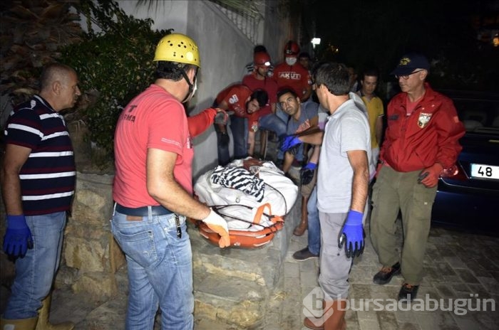 180 kiloluk cenazeyi AKUT ekibi evden çıkardı