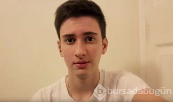 3 Yıl boyunca her gün çektiği selfie'ler eşliğinde bir kızın erkeğe dönüşüm süreci
