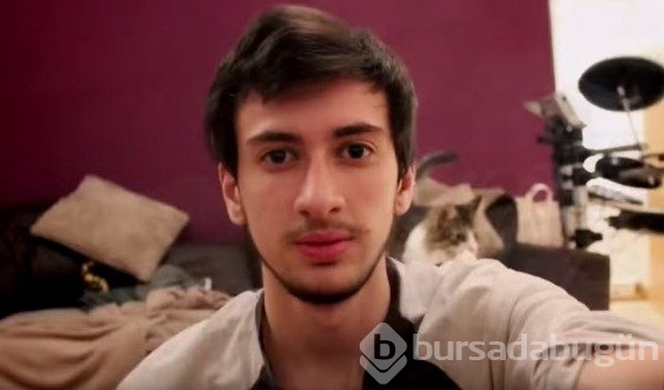 3 Yıl boyunca her gün çektiği selfie'ler eşliğinde bir kızın erkeğe dönüşüm süreci